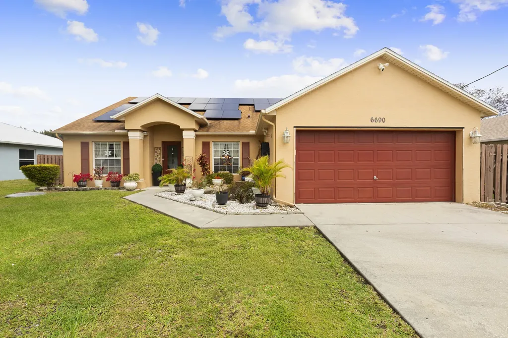 6690 NW Pinson Court Port St Lucie FL 34983