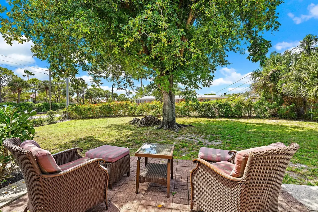 12015 Colony Avenue Palm Beach Gardens FL 33410