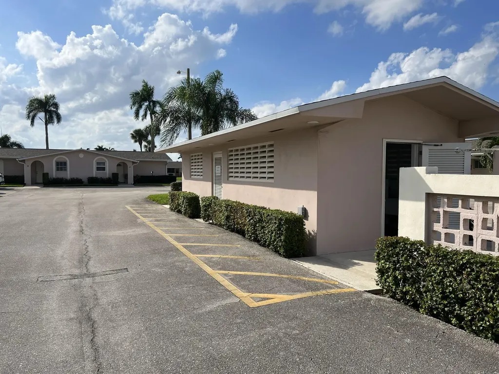 2736 Dudley Drive E West Palm Beach FL 33415
