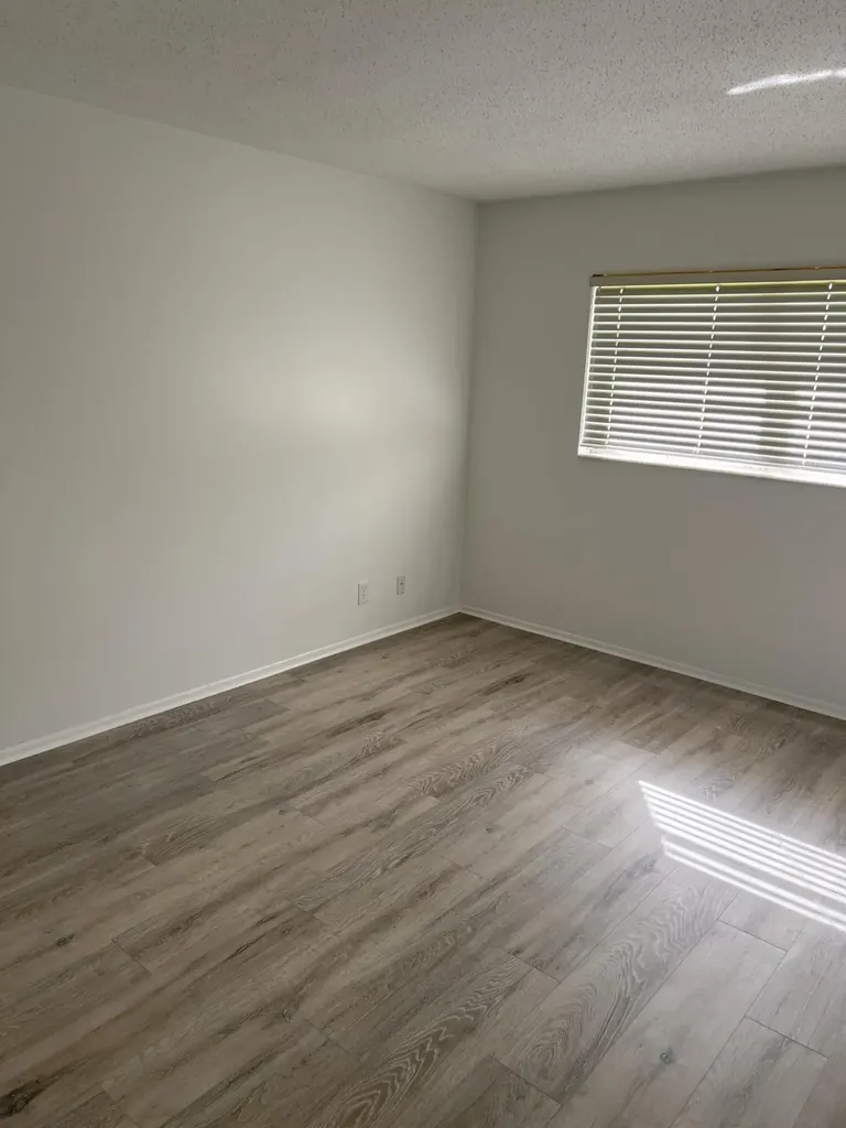 2736 Dudley Drive E West Palm Beach FL 33415