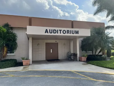 2736 Dudley Drive E West Palm Beach FL 33415