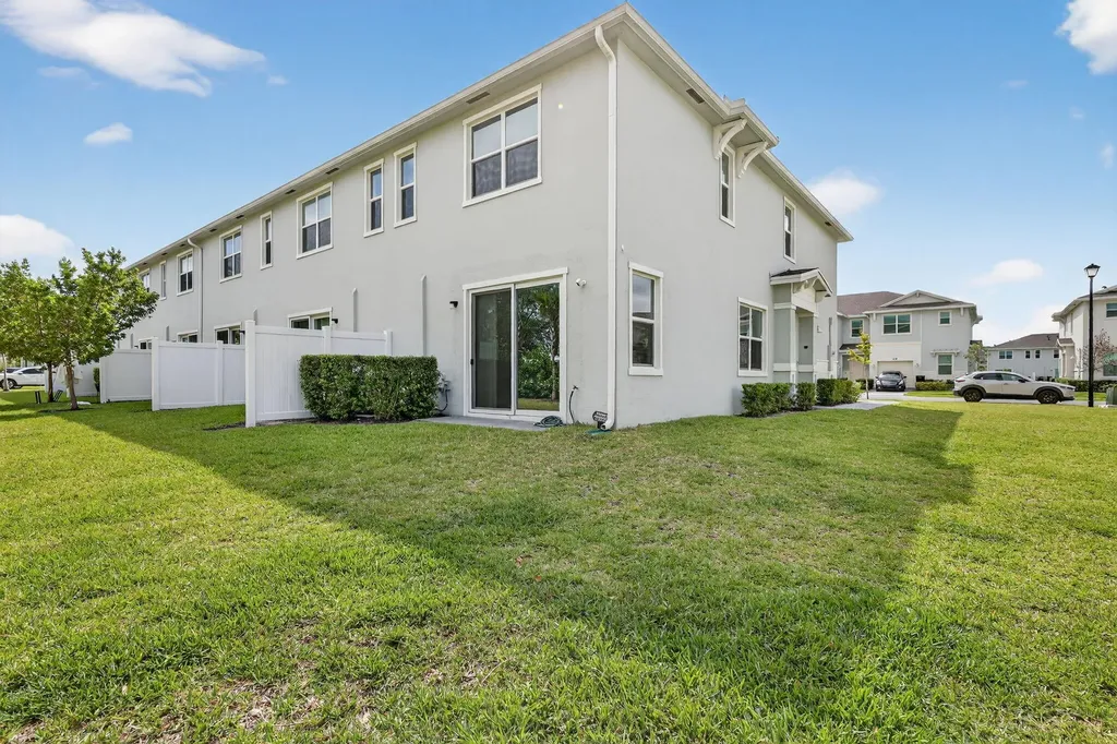 211 SE Woodbark Street Port St Lucie FL 34984