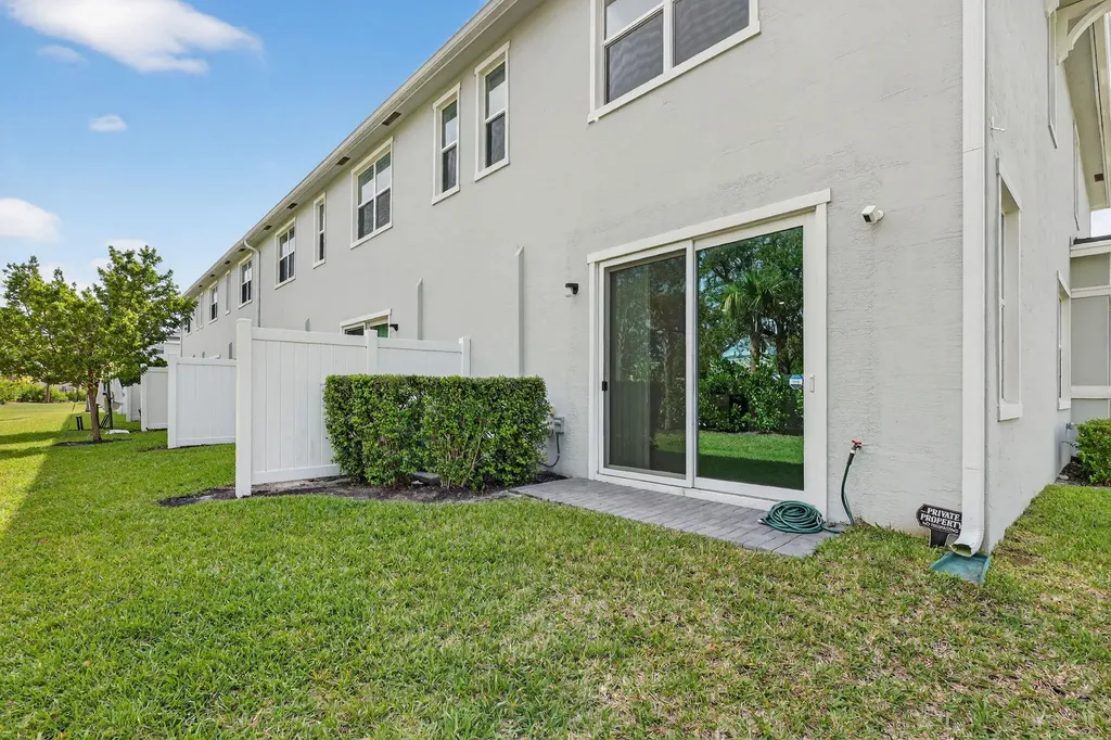 211 SE Woodbark Street Port St Lucie FL 34984