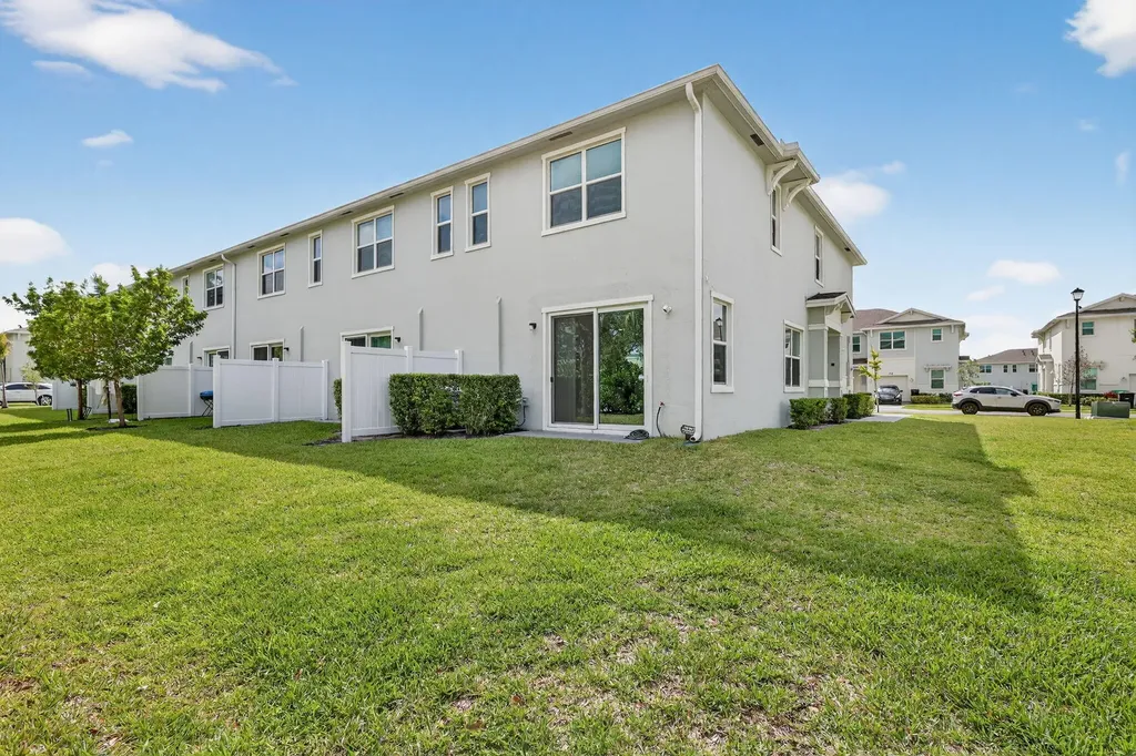 211 SE Woodbark Street Port St Lucie FL 34984
