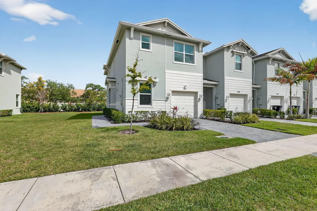 211 SE Woodbark Street Port St Lucie FL 34984