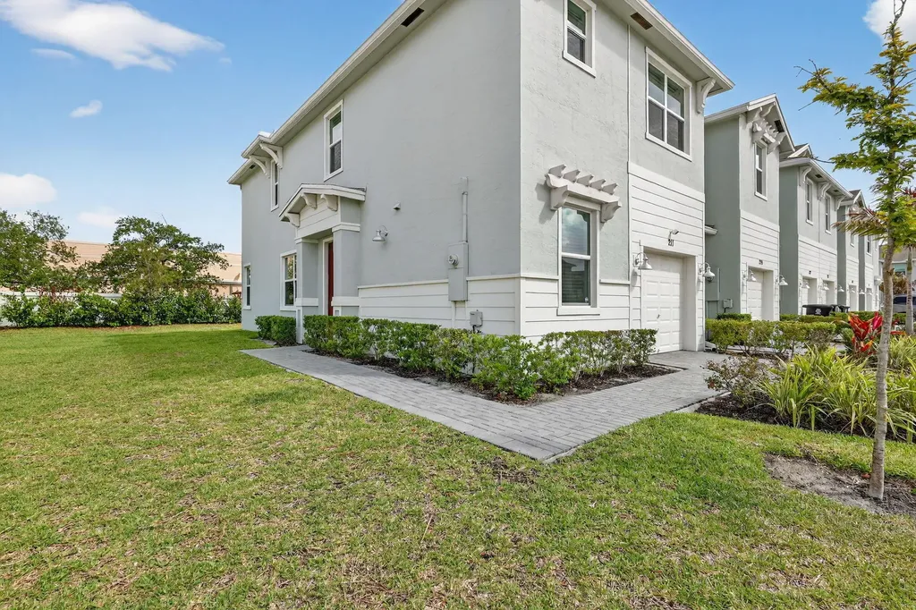 211 SE Woodbark Street Port St Lucie FL 34984