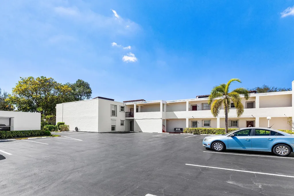2561 Boundbrook Boulevard Palm Springs FL 33406
