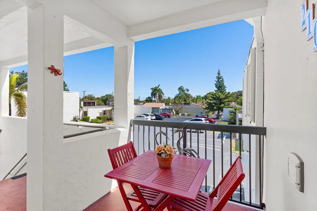 2561 Boundbrook Boulevard Palm Springs FL 33406