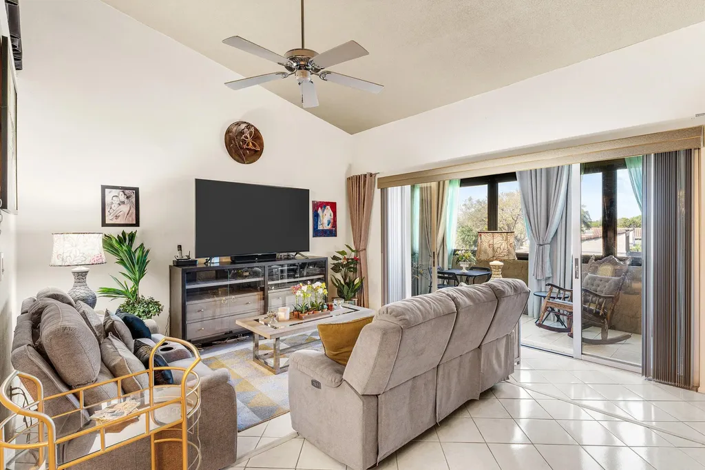 2561 Boundbrook Boulevard Palm Springs FL 33406