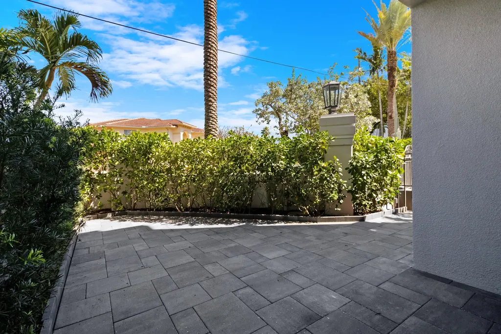 1792 Bay Drive Pompano Beach FL 33062