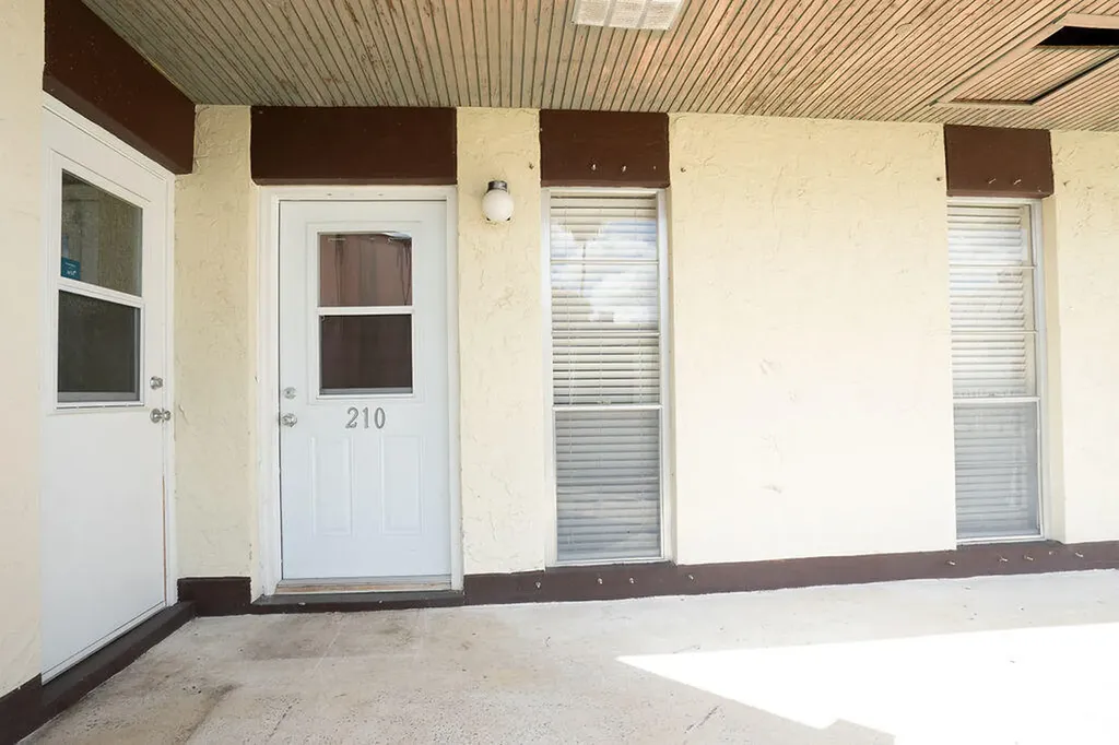 2 Greenway Village N Royal Palm Beach FL 33411