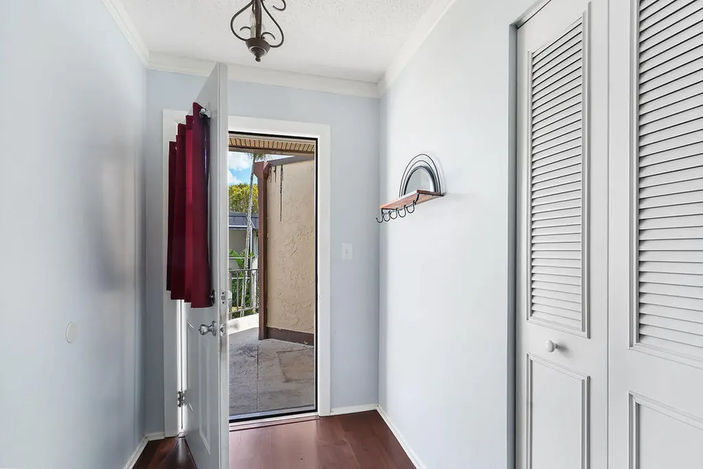 2 Greenway Village N Royal Palm Beach FL 33411