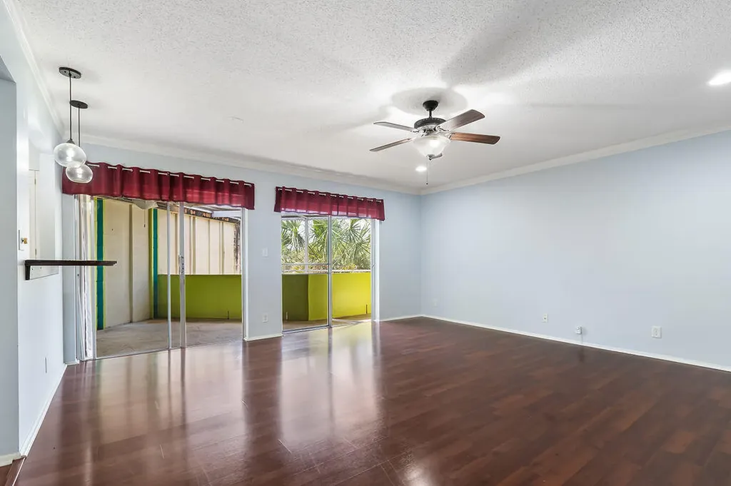 2 Greenway Village N Royal Palm Beach FL 33411
