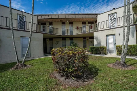 2 Greenway Village N Royal Palm Beach FL 33411