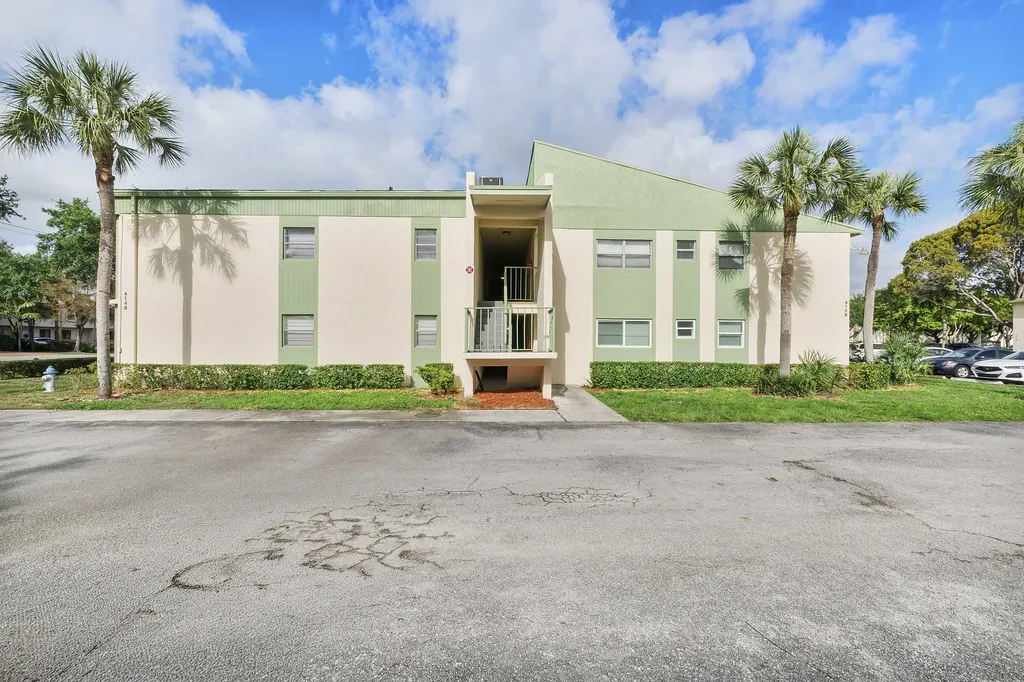 4148 NW 90th Avenue Coral Springs FL 33065