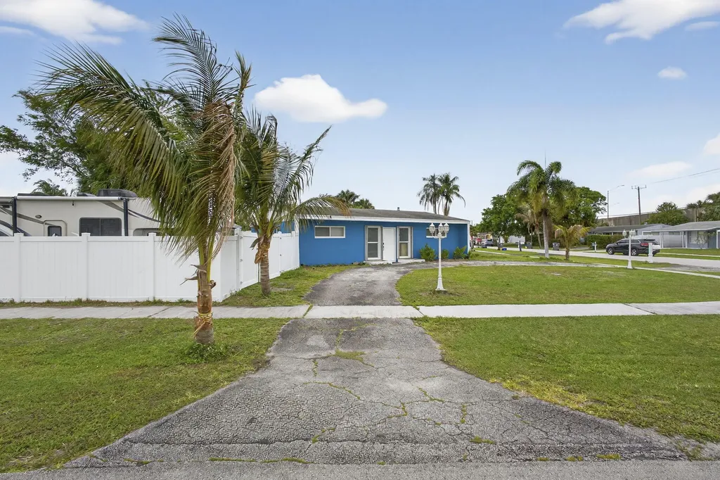 9141 Birmingham Drive Palm Beach Gardens FL 33410