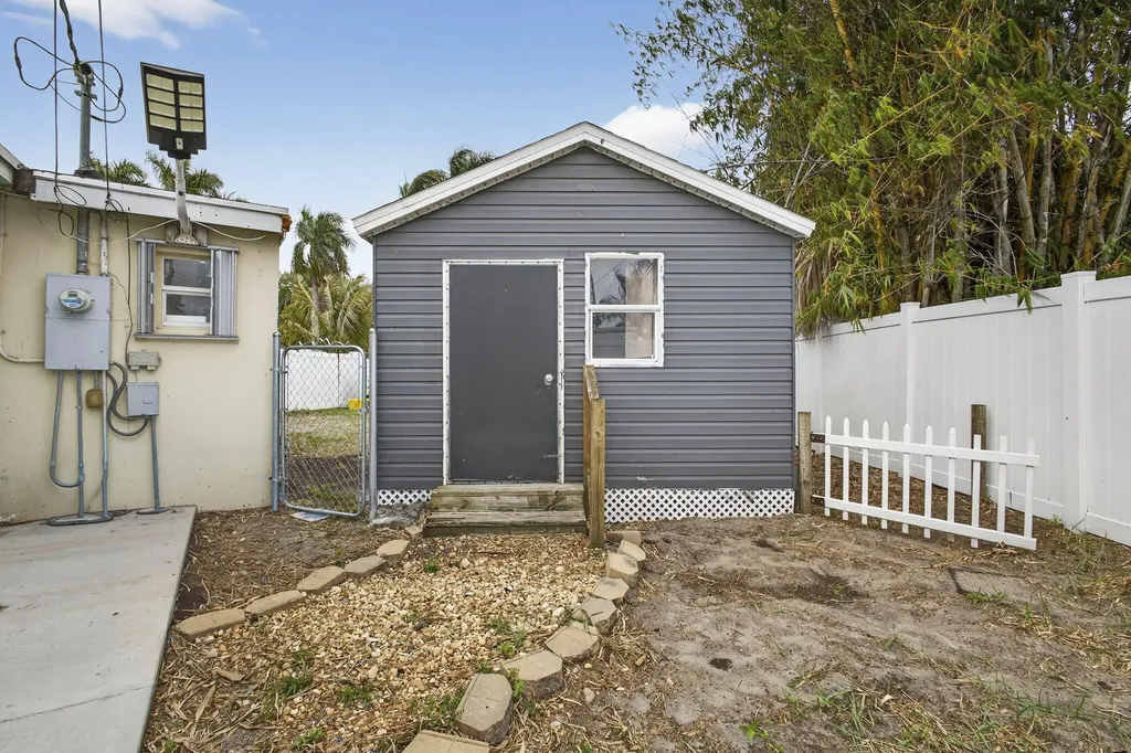 9141 Birmingham Drive Palm Beach Gardens FL 33410