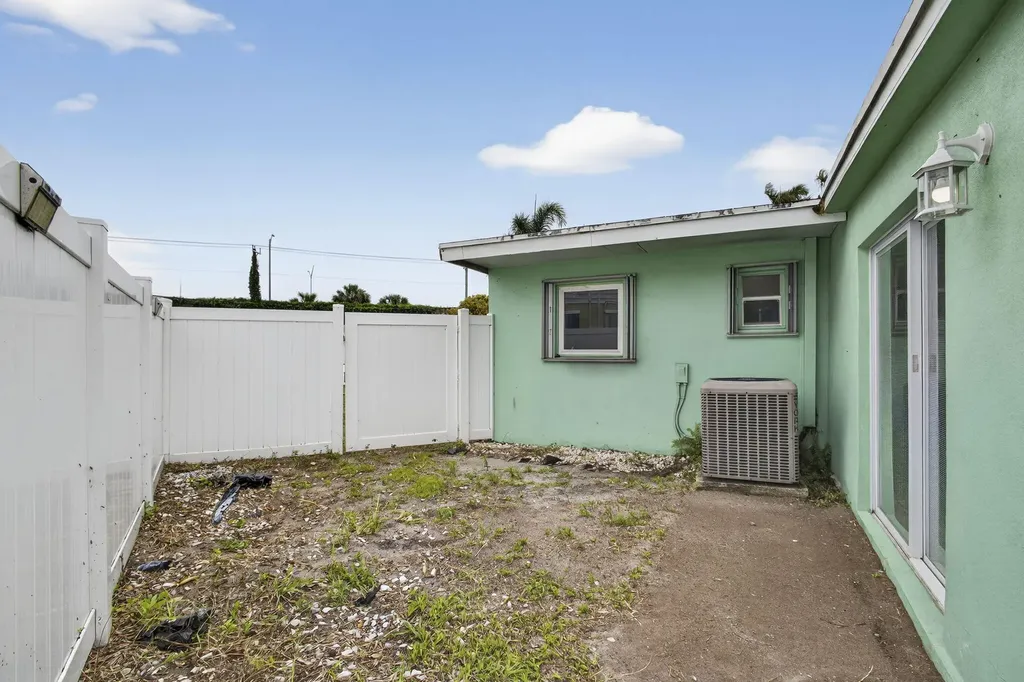 9141 Birmingham Drive Palm Beach Gardens FL 33410