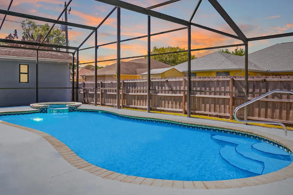 471 SE Ron Rico Terrace Port St Lucie FL 34983
