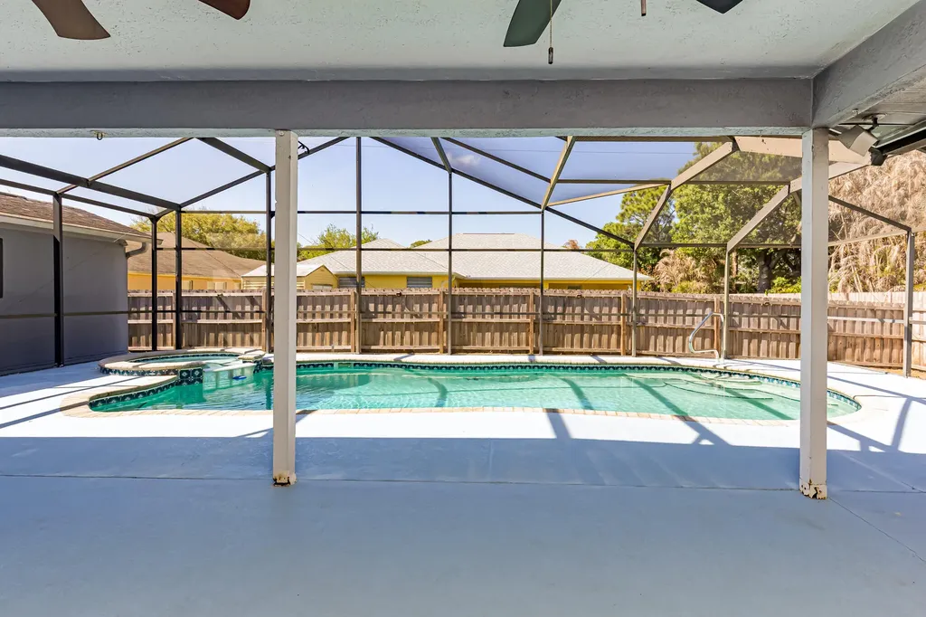 471 SE Ron Rico Terrace Port St Lucie FL 34983