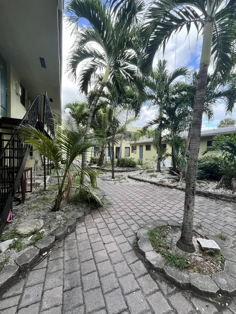 1113 SW 15th Terrace Fort Lauderdale FL 33312