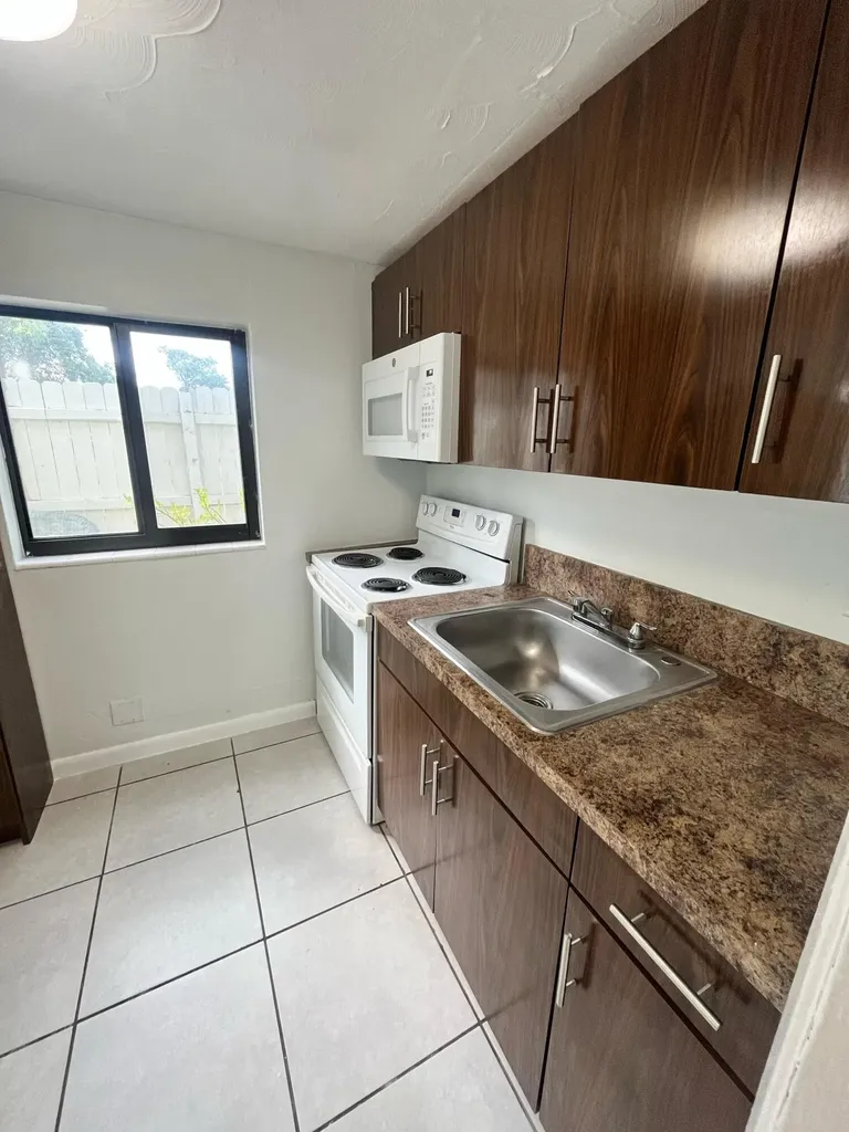 1113 SW 15th Terrace Fort Lauderdale FL 33312