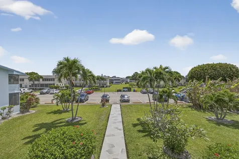 106 Camden E West Palm Beach FL 33417