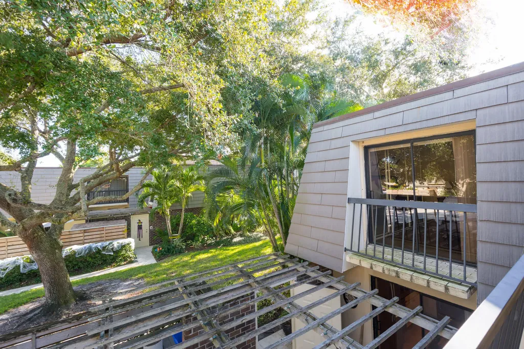 130 1st Terrace Palm Beach Gardens FL 33418