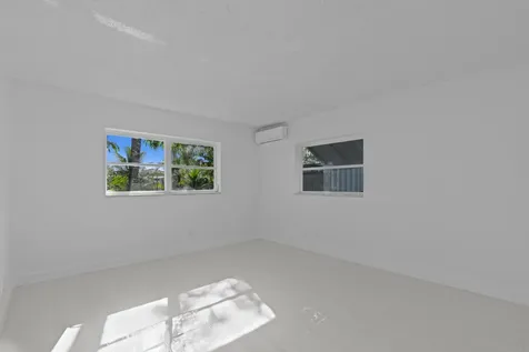 4300 NW 45th Terrace Lauderdale Lakes FL 33319