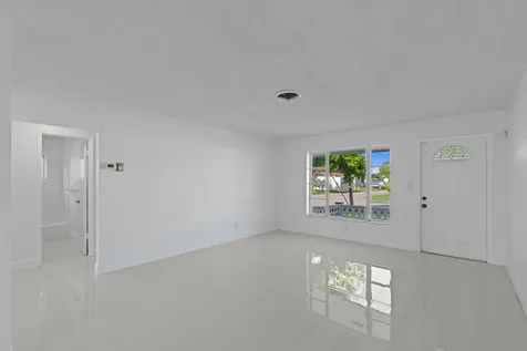 4300 NW 45th Terrace Lauderdale Lakes FL 33319
