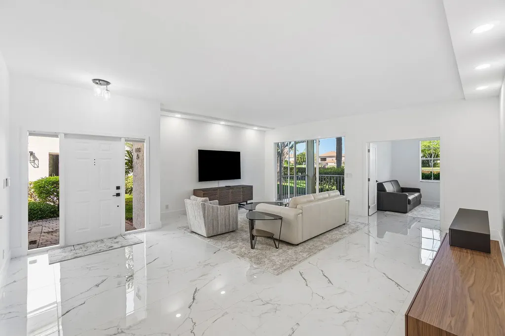 5082 Lake Catalina Drive Boca Raton FL 33496