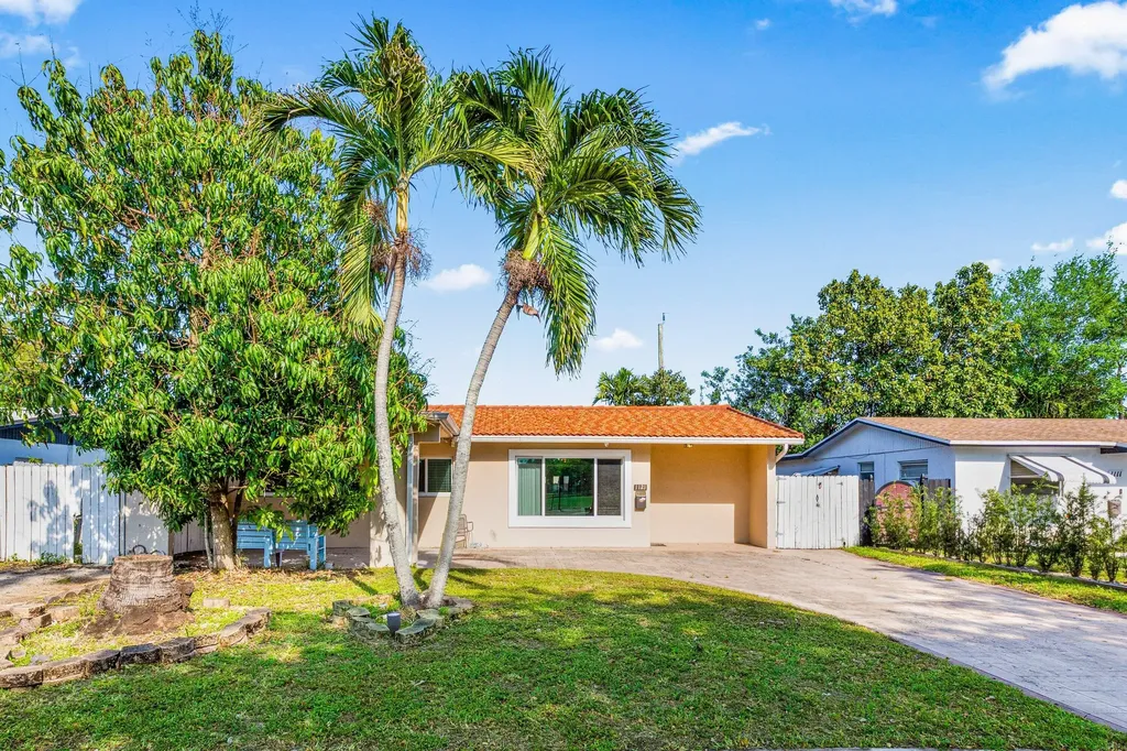 1121 N 66th Terrace Hollywood FL 33024