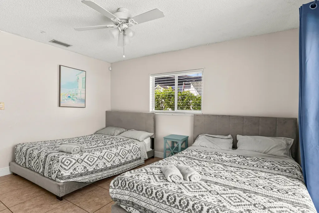 1121 N 66th Terrace Hollywood FL 33024