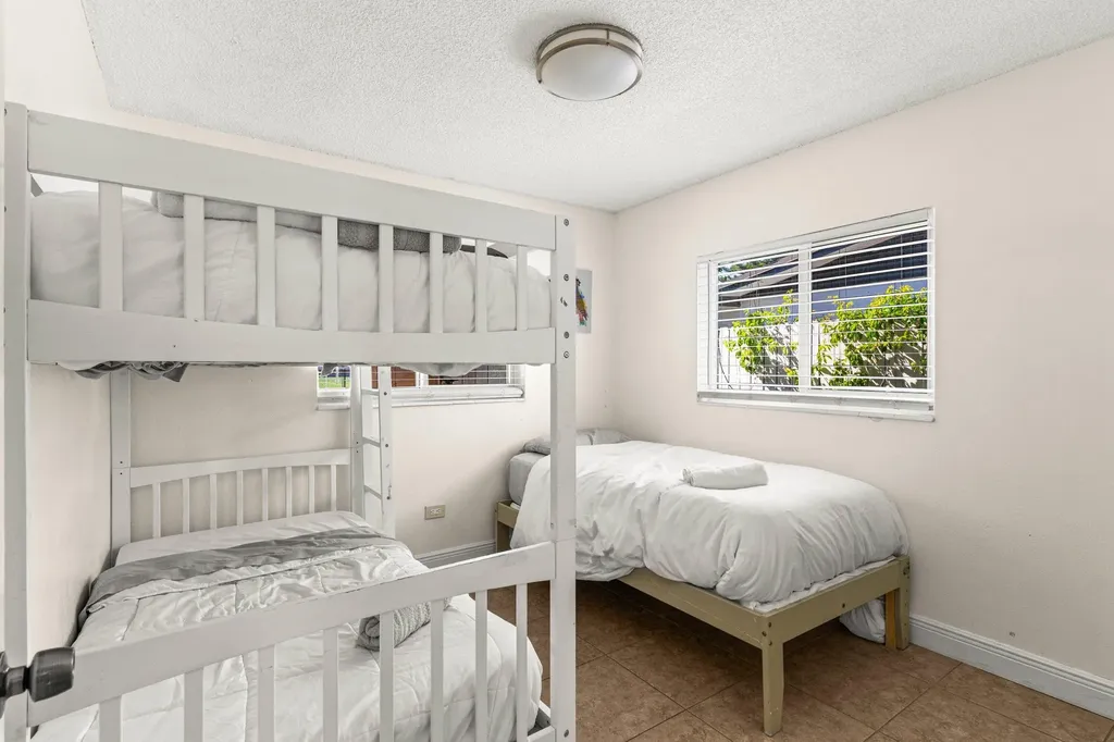 1121 N 66th Terrace Hollywood FL 33024