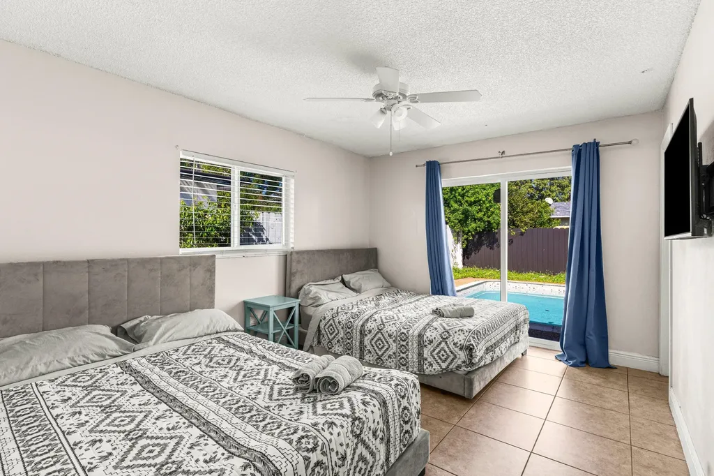 1121 N 66th Terrace Hollywood FL 33024