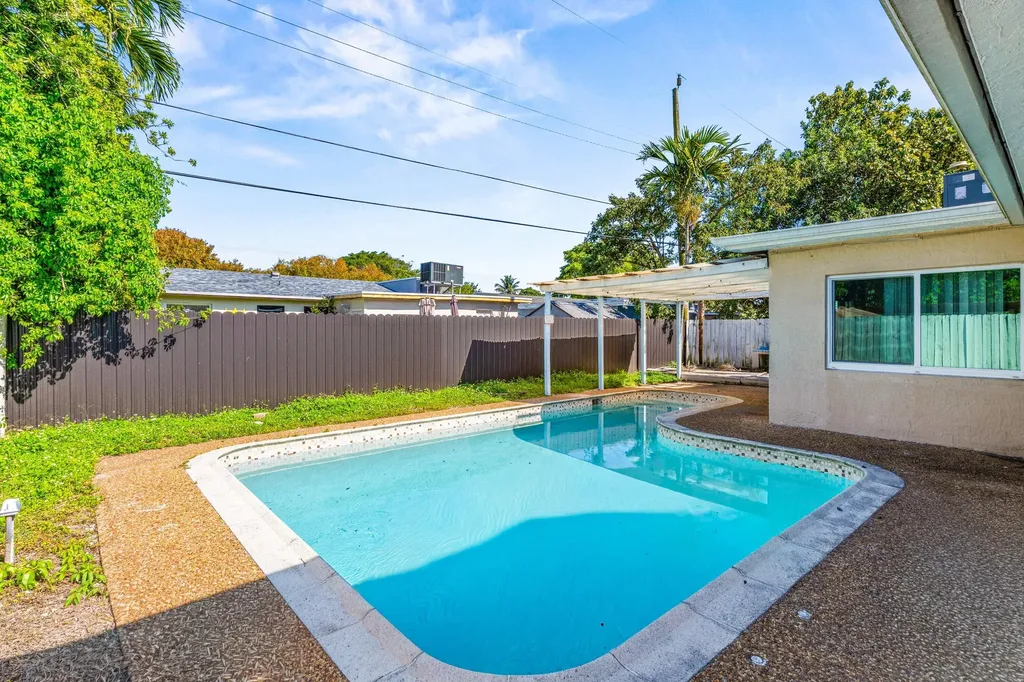 1121 N 66th Terrace Hollywood FL 33024