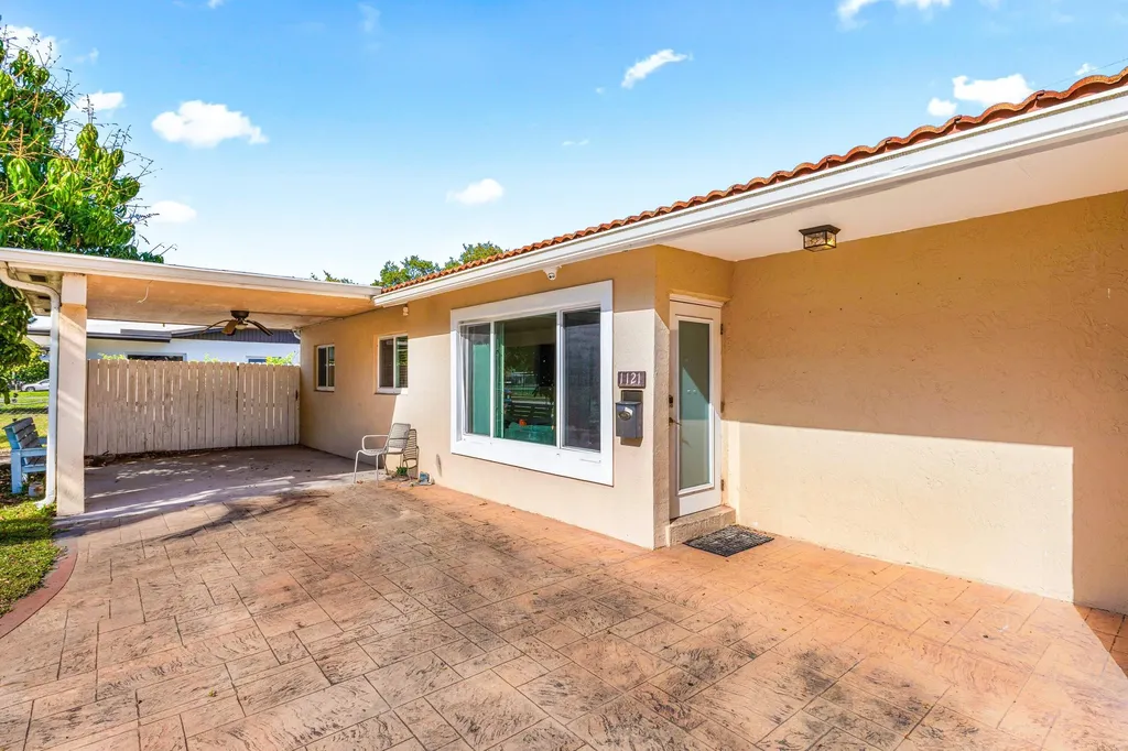 1121 N 66th Terrace Hollywood FL 33024