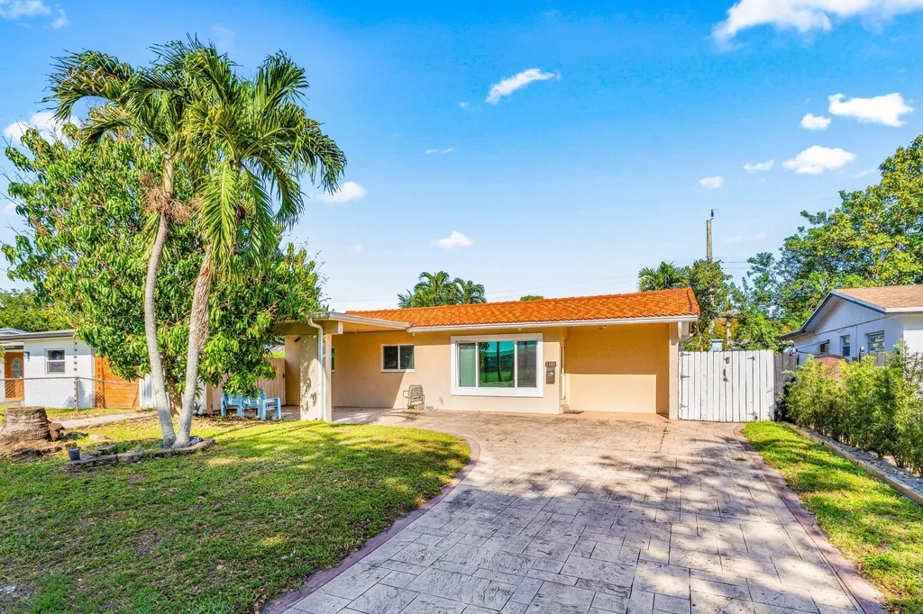 1121 N 66th Terrace Hollywood FL 33024