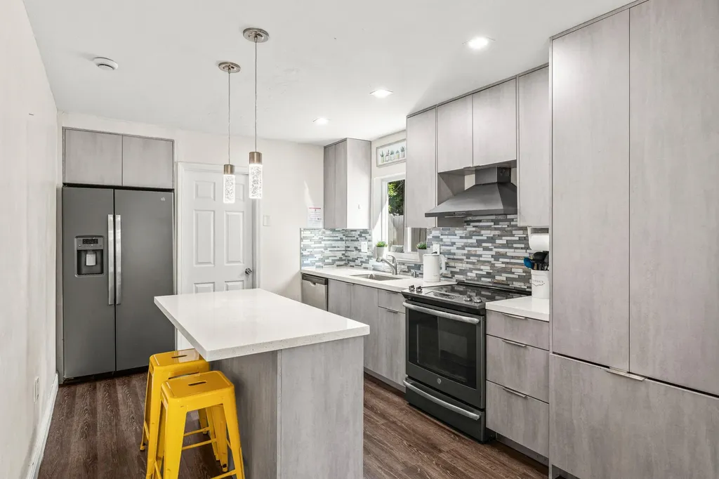 1121 N 66th Terrace Hollywood FL 33024