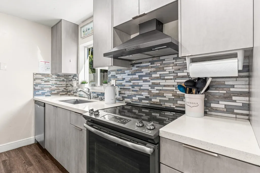 1121 N 66th Terrace Hollywood FL 33024