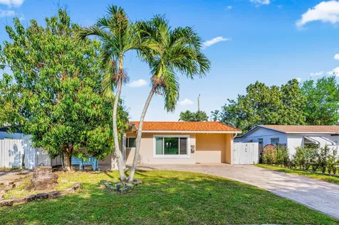 1121 N 66th Terrace Hollywood FL 33024
