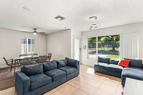 1121 N 66th Terrace Hollywood FL 33024