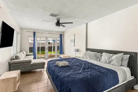 1121 N 66th Terrace Hollywood FL 33024