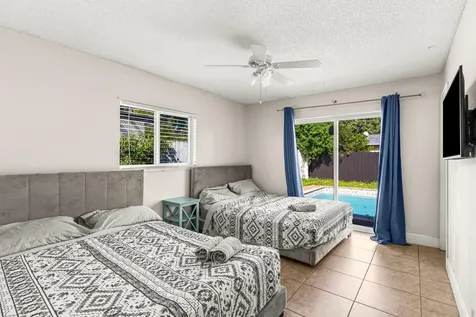 1121 N 66th Terrace Hollywood FL 33024