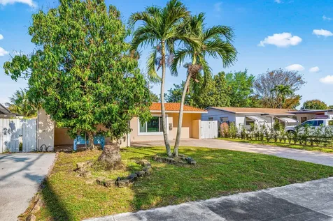 1121 N 66th Terrace Hollywood FL 33024