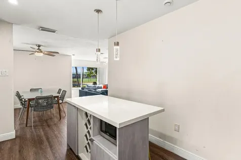 1121 N 66th Terrace Hollywood FL 33024