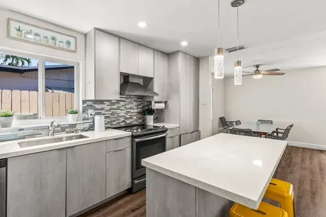 1121 N 66th Terrace Hollywood FL 33024