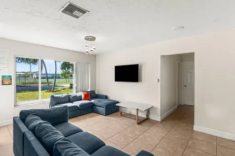 1121 N 66th Terrace Hollywood FL 33024