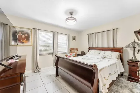 5713 NW 84th Terrace Tamarac FL 33321