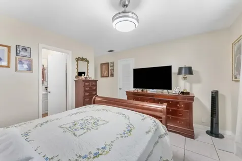 5713 NW 84th Terrace Tamarac FL 33321